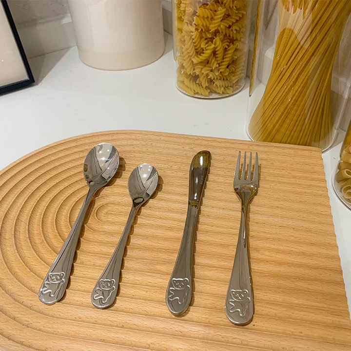 AKIS Kinderbesteck 4-teiliges Set in Silber Farbe
