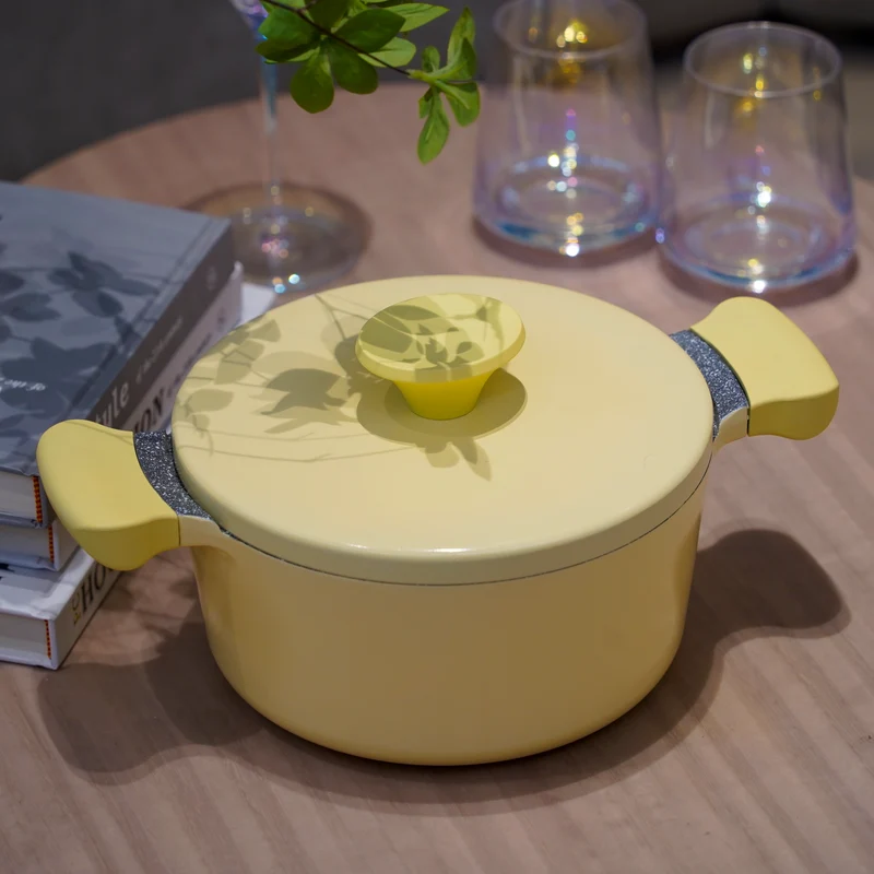 AKIS - LE MACARON Topf aus Aluminiumguss Gelb Ø20