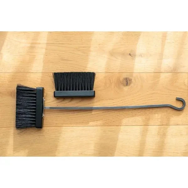 Brosse de balai à cendres