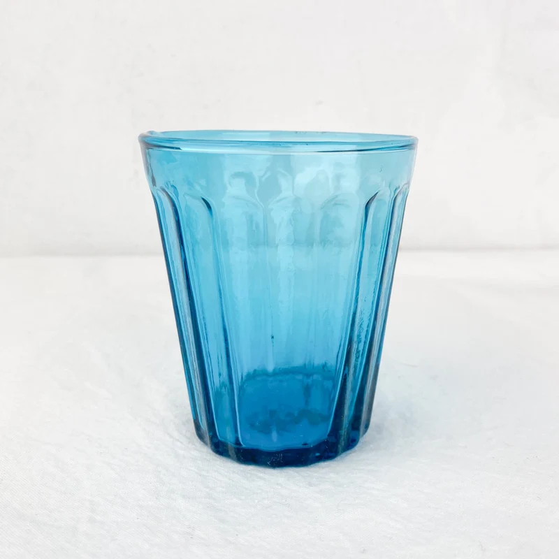 Verre coloré à facettes