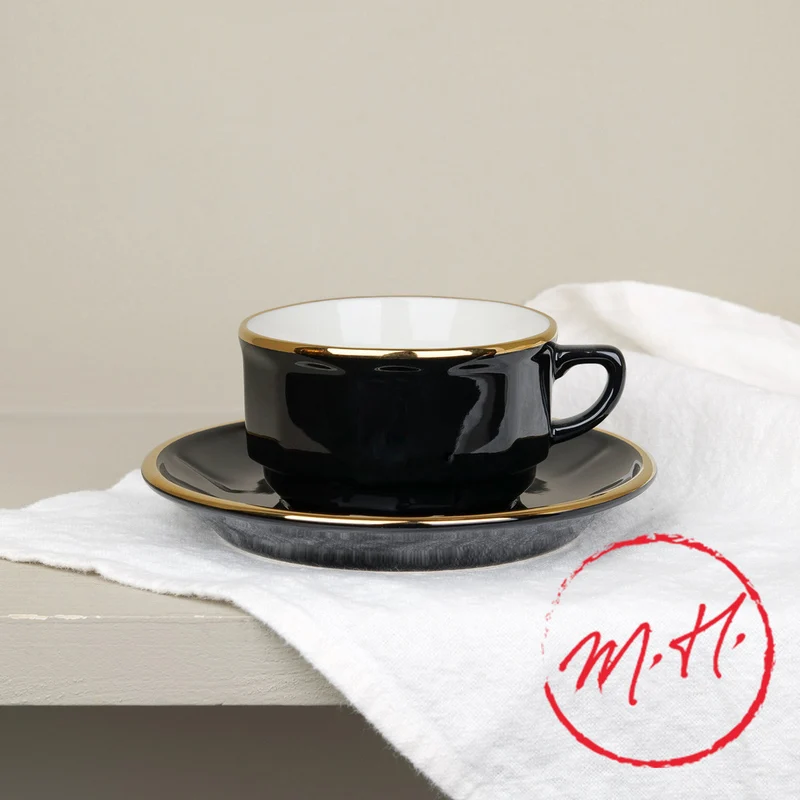 Tasse et soucoupe noire filet or