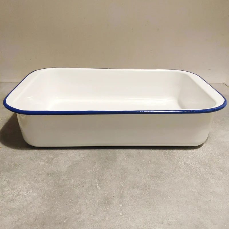 Plat à four émail blanc liseré bleu