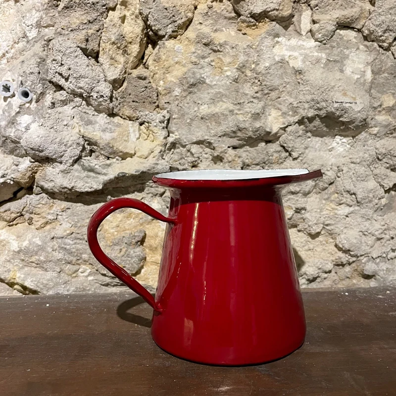 Pot à lait émail rouge