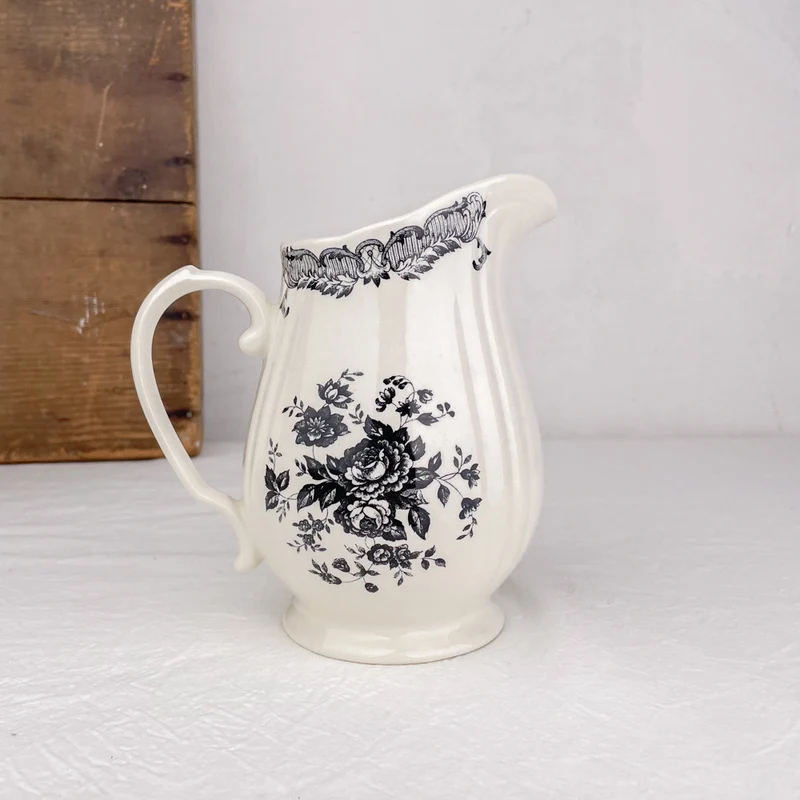 Pichet décor floral