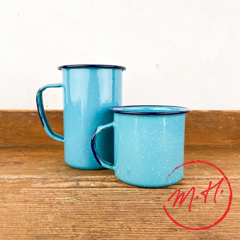 Mug en émail turquoise