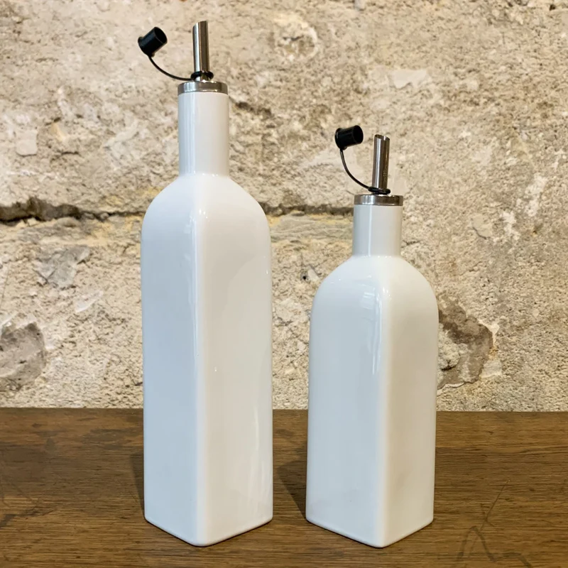 Huilier en céramique blanche