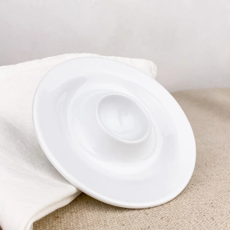 Coquetier ramasse-coque en porcelaine