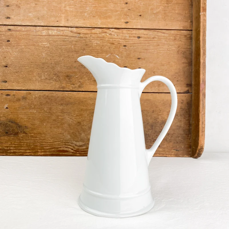 Broc Jeannot en porcelaine de Limoges