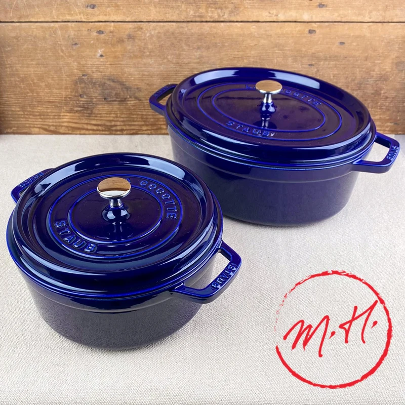 Cocotte en fonte bleu intense