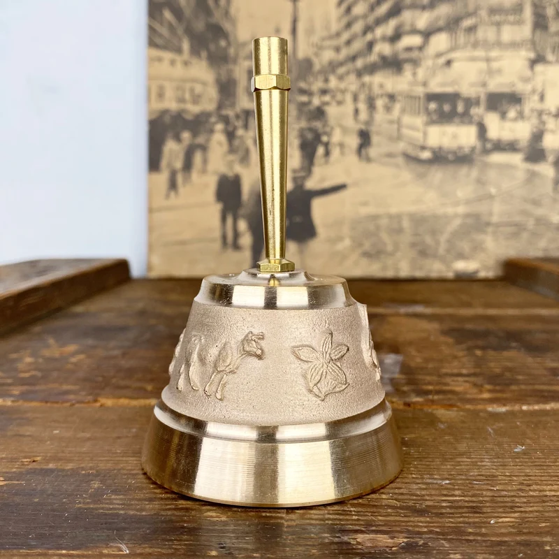 Cloche de table en bronze doré