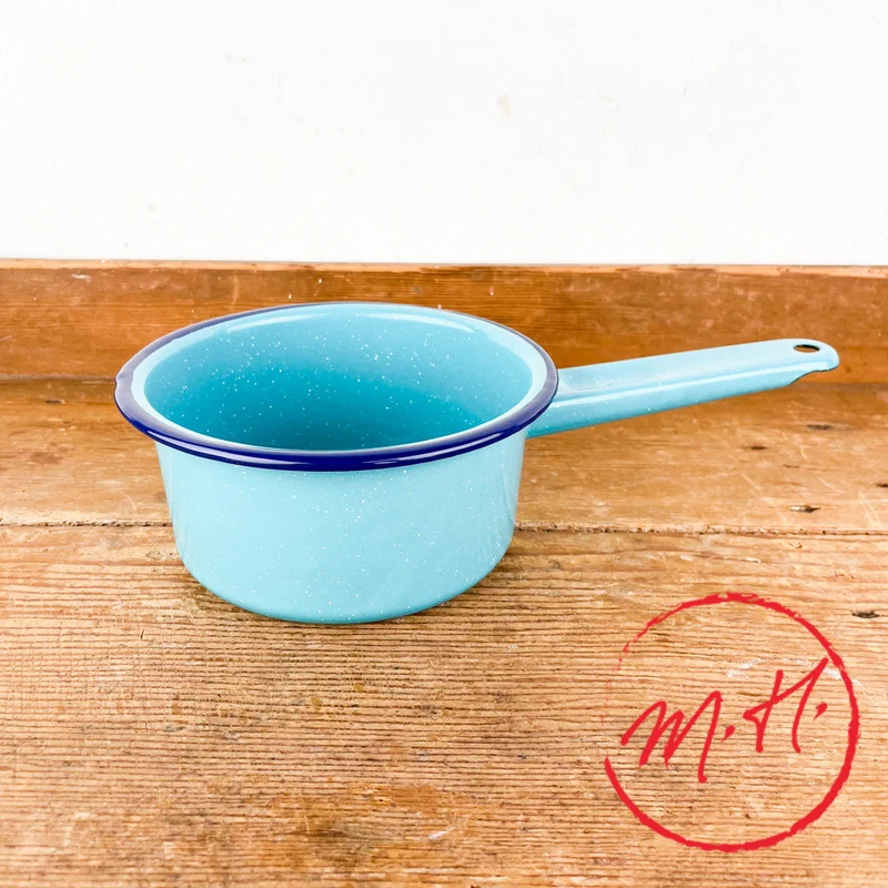 Casserole en émail turquoise