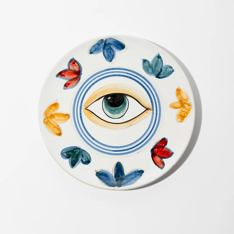 Assiette peinte en céramique