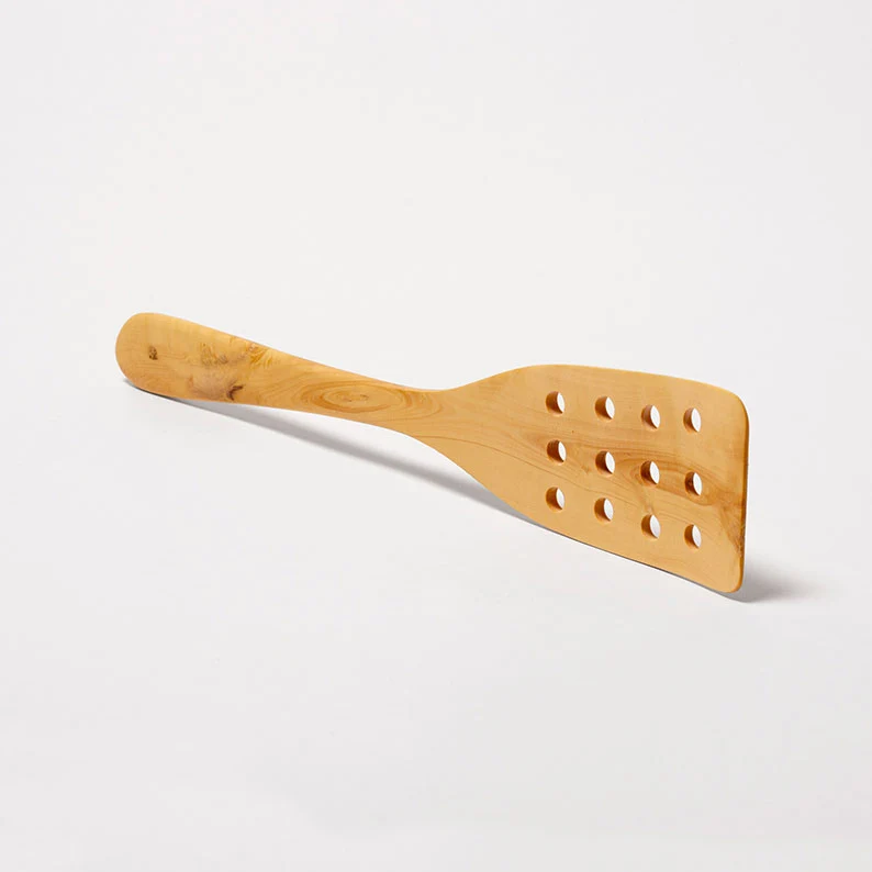 Spatule à trous en buis