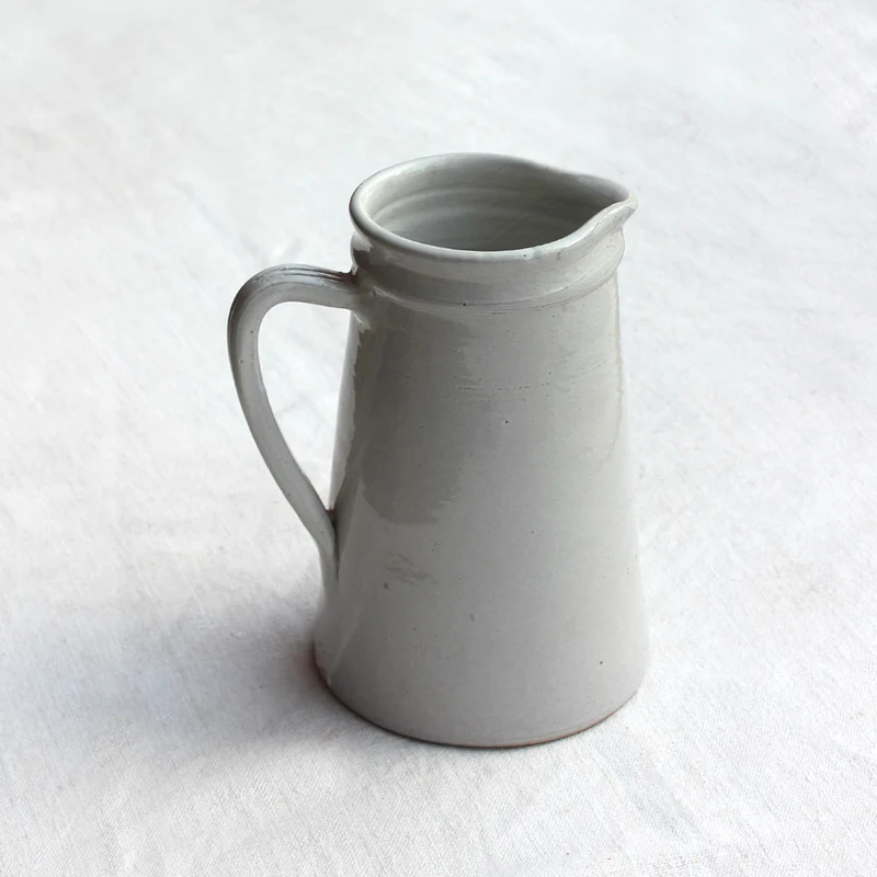 Pichet droit en céramique artisanale