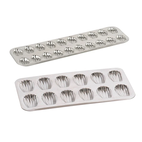 Lot plaque 12 madeleines et plaque 20 madeleinettes en fer blanc Gobel