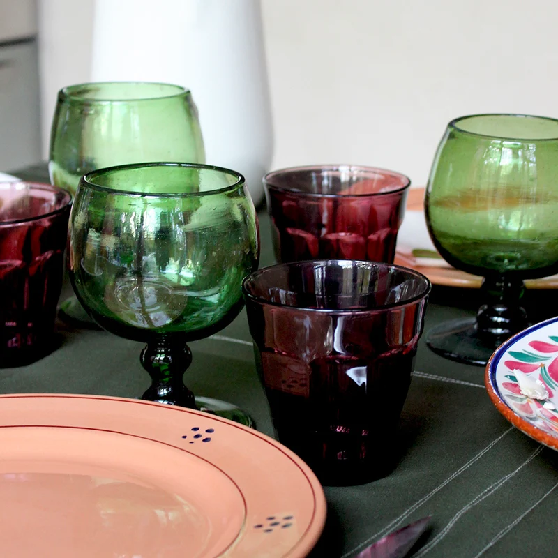 Verre à vin soufflé en verre recyclé vert