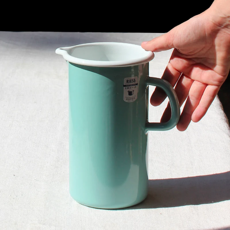 Carafe émaillée bleu canard