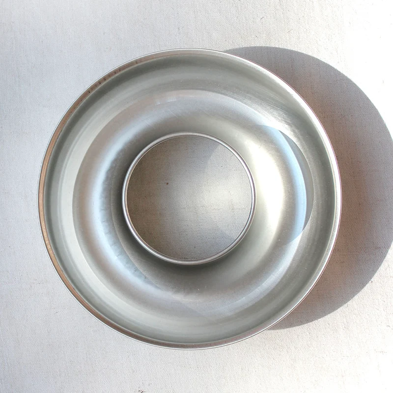Moule à baba en fer blanc