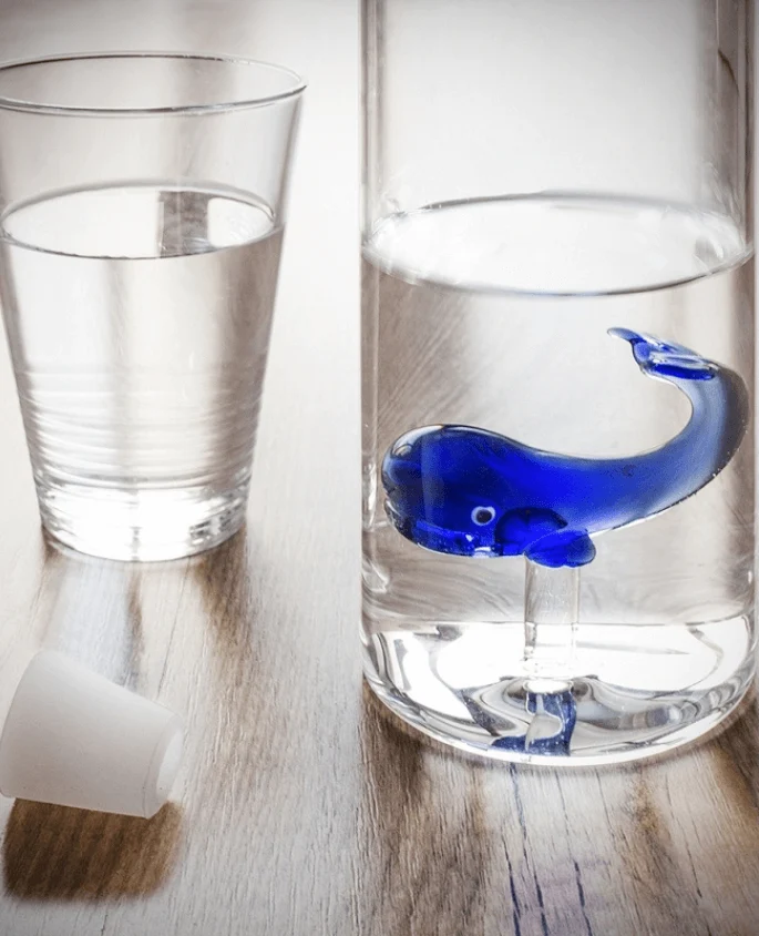 Bouteille en verre baleine bleu Balvi