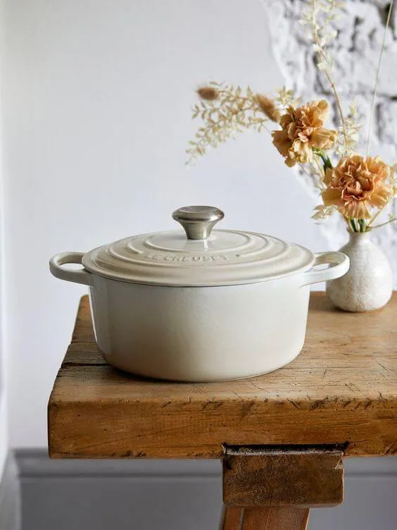 Cocotte en fonte ronde meringue 24 cm Le Creuset | Cuisson homogène