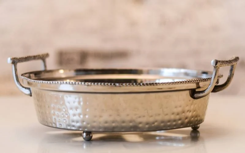 Pan Elegance Round Pan Holder, Silver Hammered