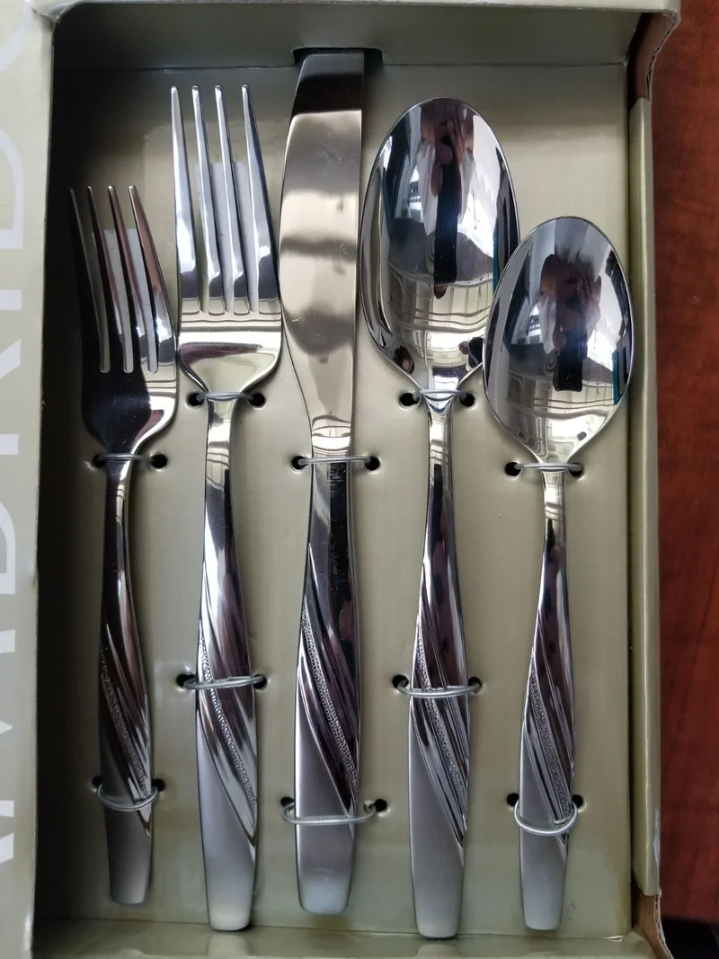 Cambridge 20 Piece Flatware Set, Misha Sand/Pebble 18/0